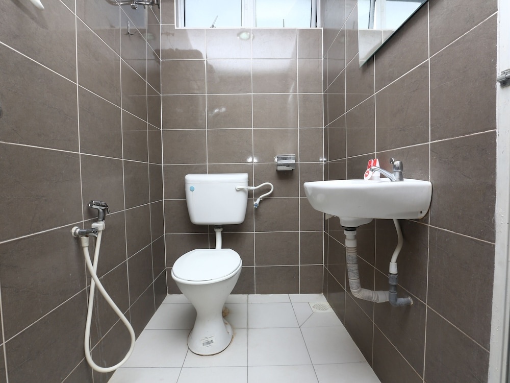 Kb 7 Days Hotel By OYO Rooms