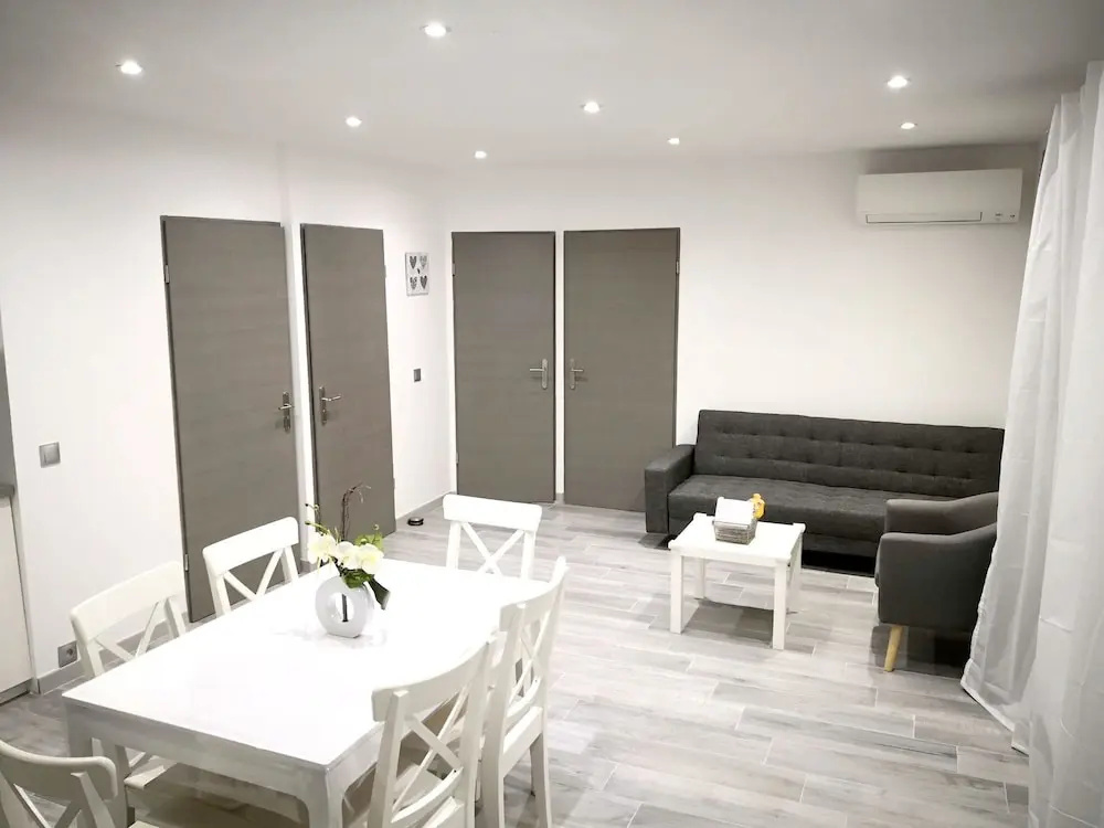 House With 2 Bedrooms in La Ciotat, With Enclosed Garden and Wifi - 2