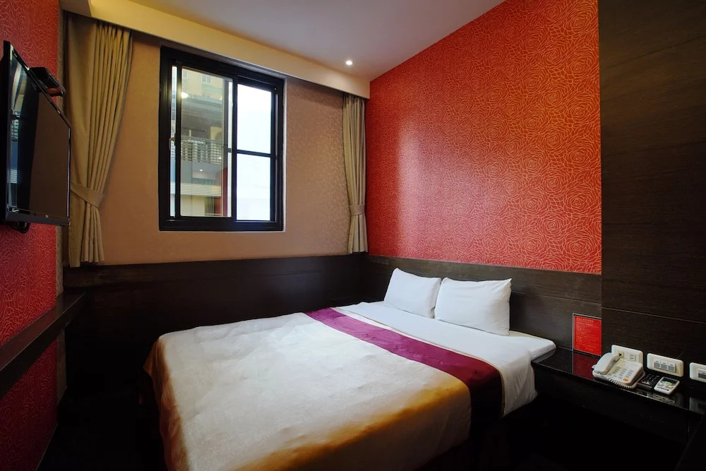 Happy Hotel