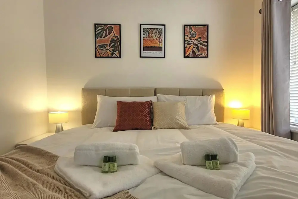 Last Minute Deals 4BR House of Four Chimneys