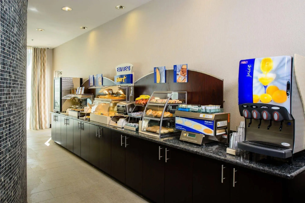 Holiday Inn Express Hotel & Suites Austin NW - Arboretum Area by IHG