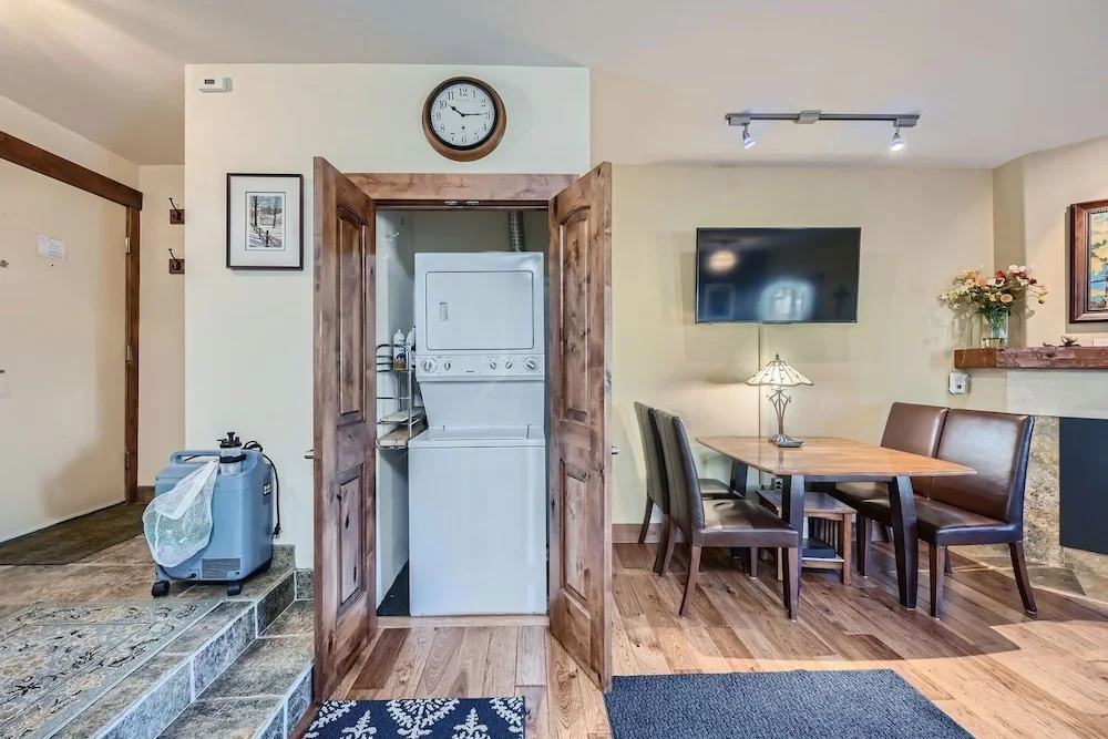 Minutes From Fun-come Relax And Have A Blast! Flexible Cancellation 1 Bedroom Condo by RedAwning