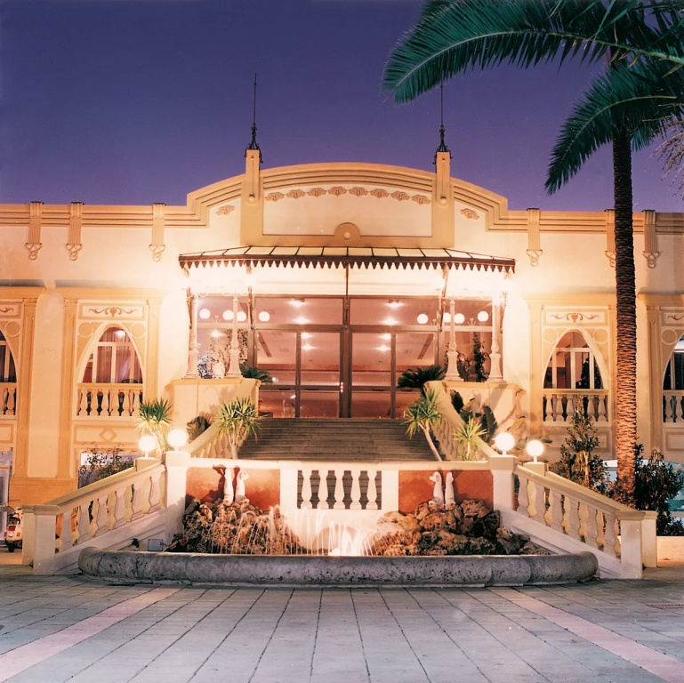 Delfino Beach Hotel