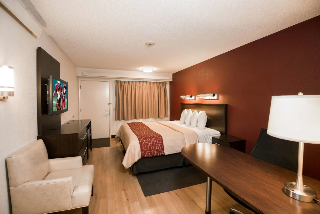 Red Roof Inn PLUS+ Chicago - Willowbrook