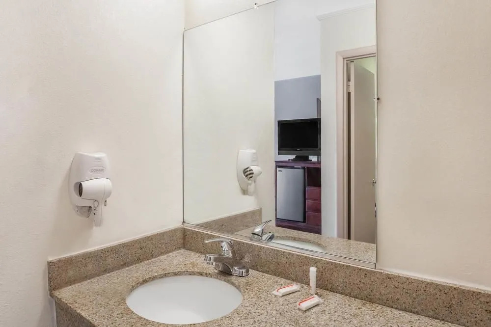 Super 8 by Wyndham Florence