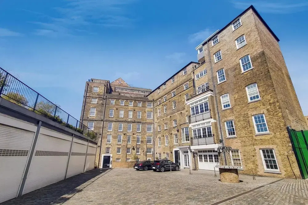 Greenwich Mill - Modern Comfort & Historic Charm