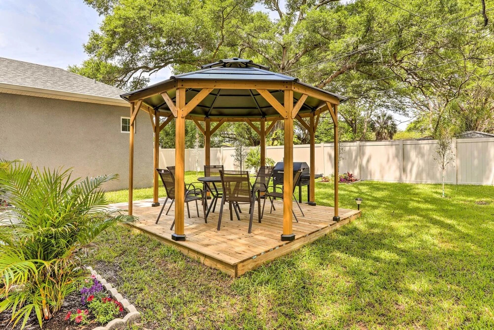 St Pete Escape w/ Patio & Yard: 6 Mi to Beach