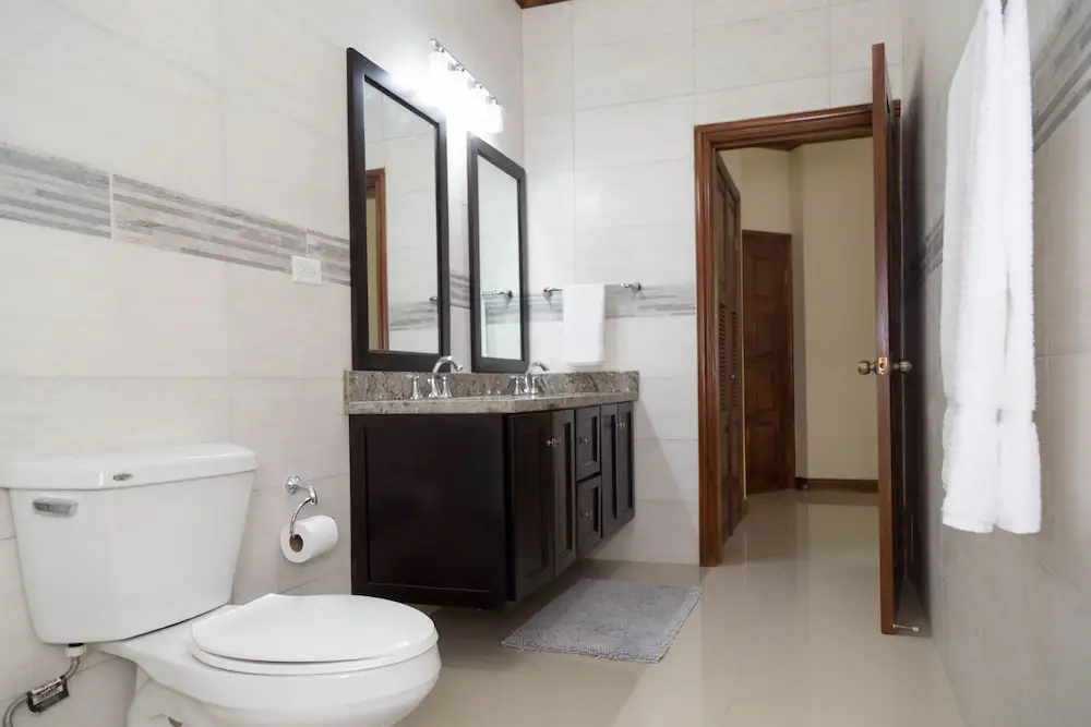 Luxury 3 Level Town House