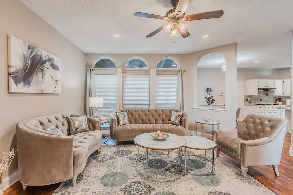 5 Bedroom Spacious Getaway, 2 Game Rooms, Hot Tub by Redawning