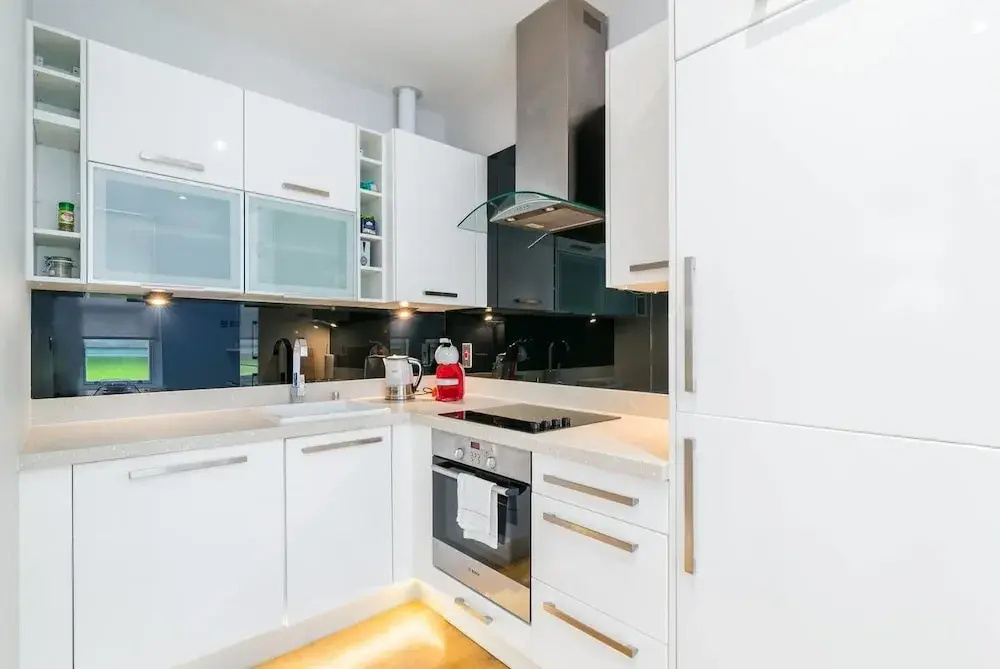 Modern 2BR Home in Dalston W/balcony, Fits 4