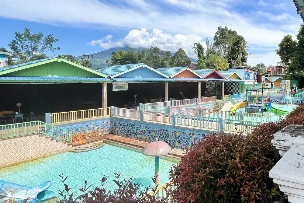 RedDoorz at Villa Waterfun Favour Pagar Alam