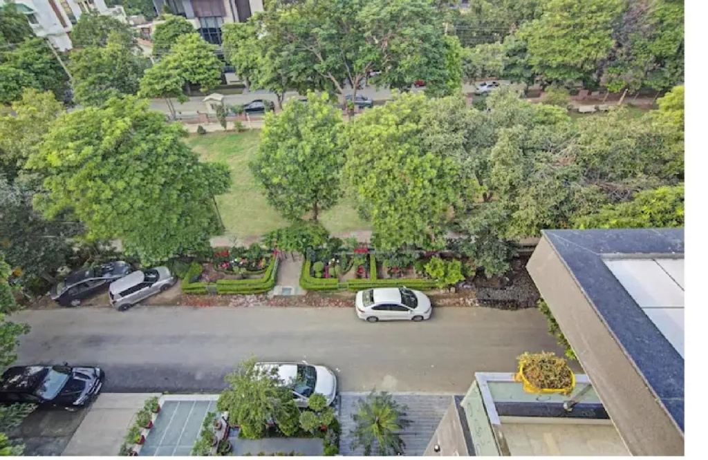 NUAB House - Near Fortis, MAX, MEDANTA, Paras Hospitals and HUDA Metro