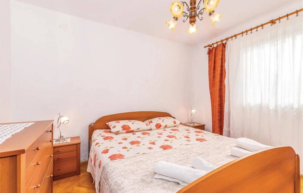 Beautiful Apartment In Polje With Wifi