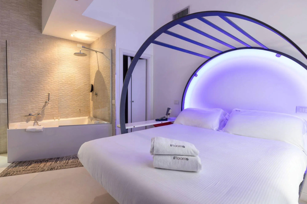 iRooms Forum & Colosseum