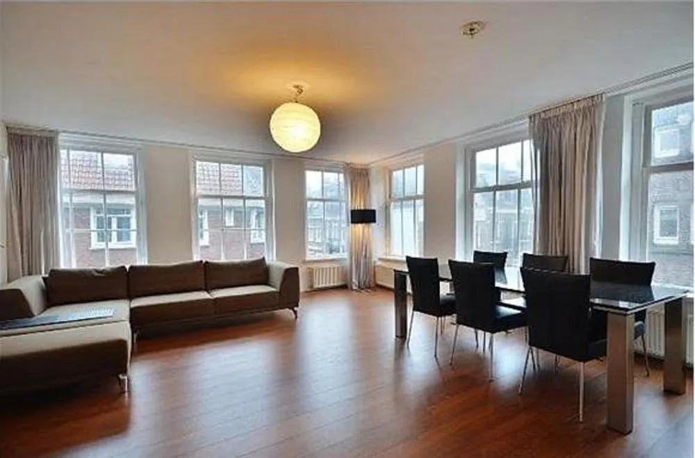 Leidse Square Nightlife Apartment