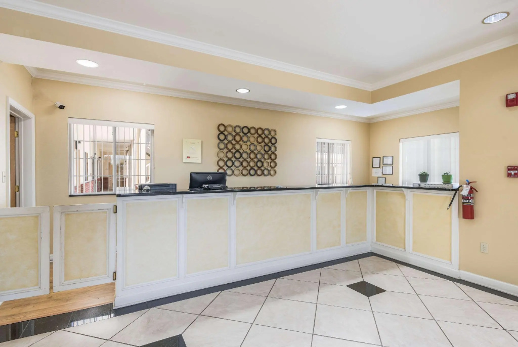 Bryant Inn And Suites