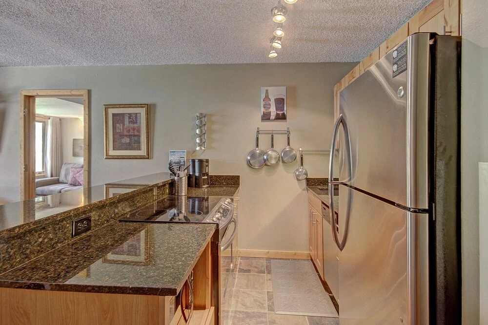 Amazing Ski in-out Condo With Mountain Views - FP114 by RedAwning