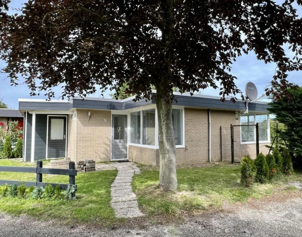 Pet-friendly Bungalow Near Beach