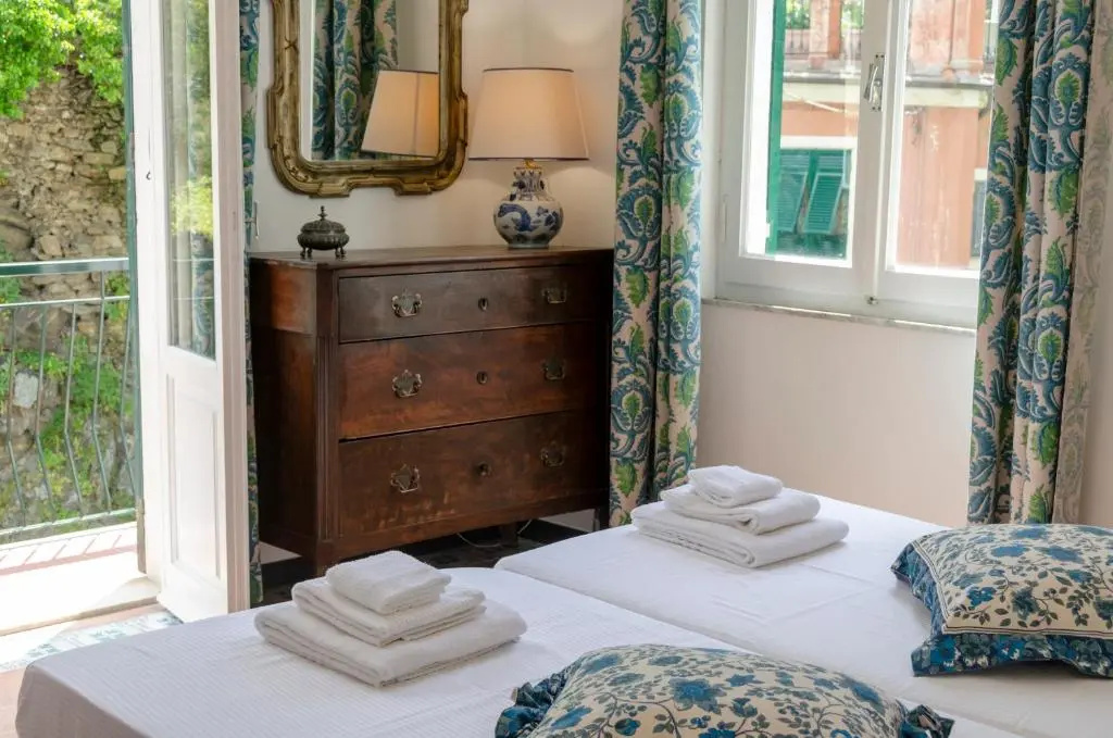 ALTIDO Charming House for 12, with Patio in Vernazza