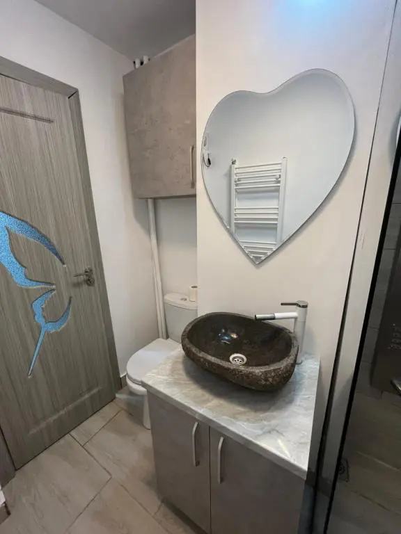apartament cu 3 camere in zona linistita