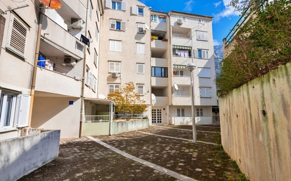 Beautiful Apartment in Makarska With Wifi and 2 Bedrooms