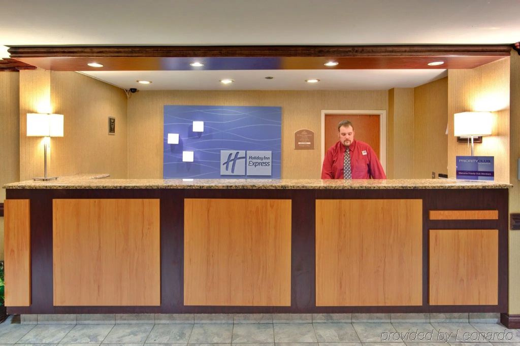 Holiday Inn Express Flint-Campus Area by IHG