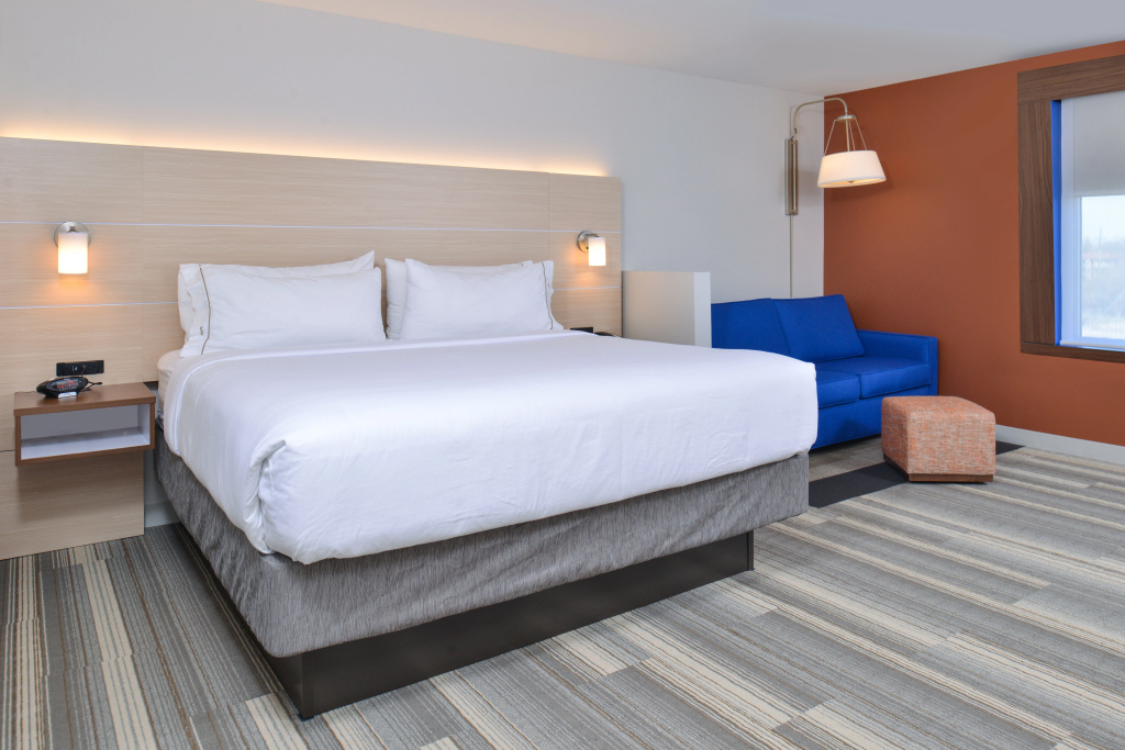 Holiday Inn Express & Suites Brighton South - US 23 by IHG