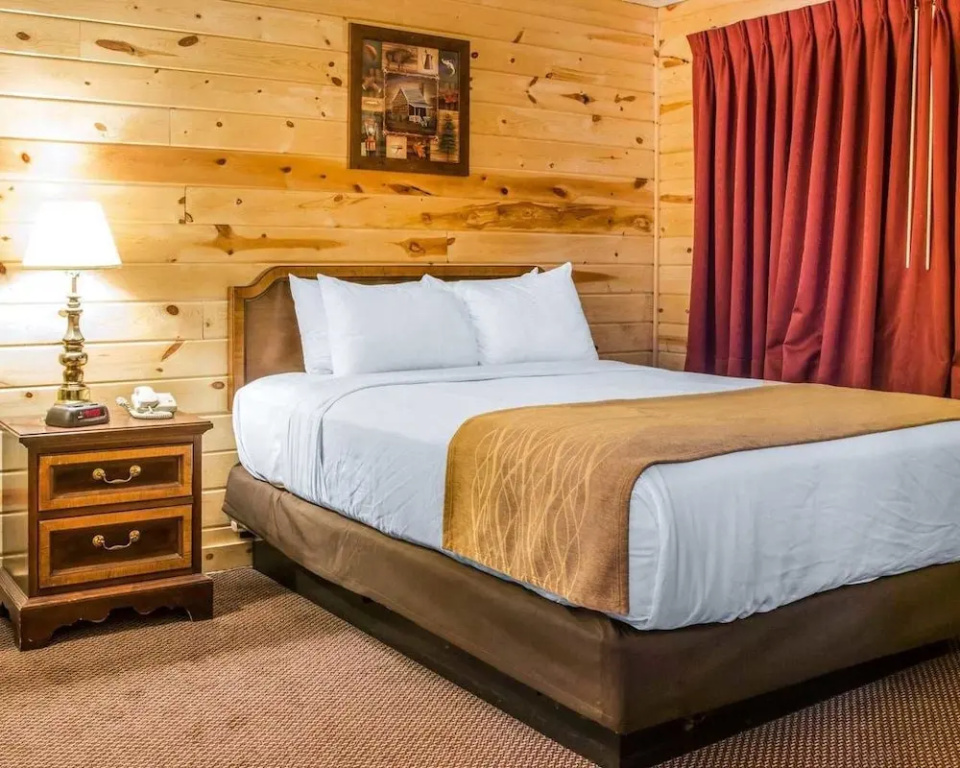 Cabins of Mackinac & Lodge