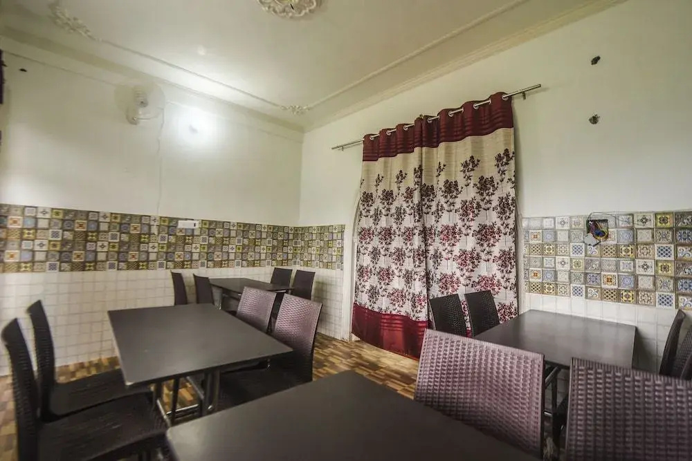OYO 30855 Hotel Royal Residency