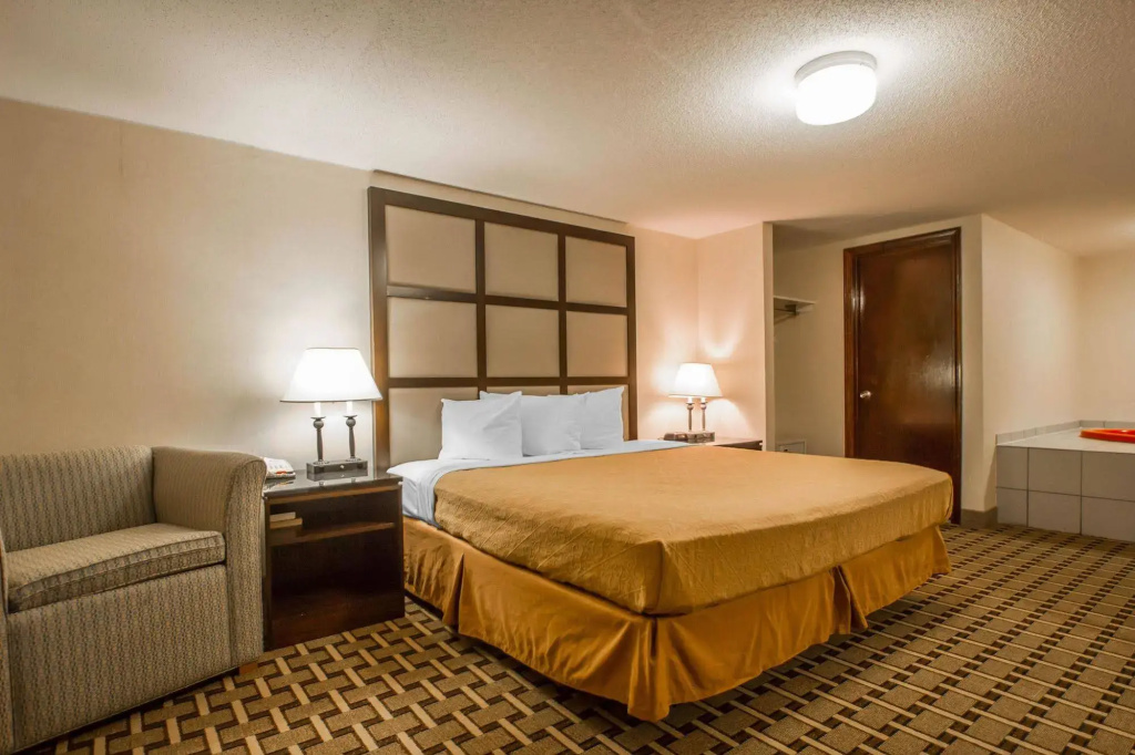 Rodeway Inn & Suites