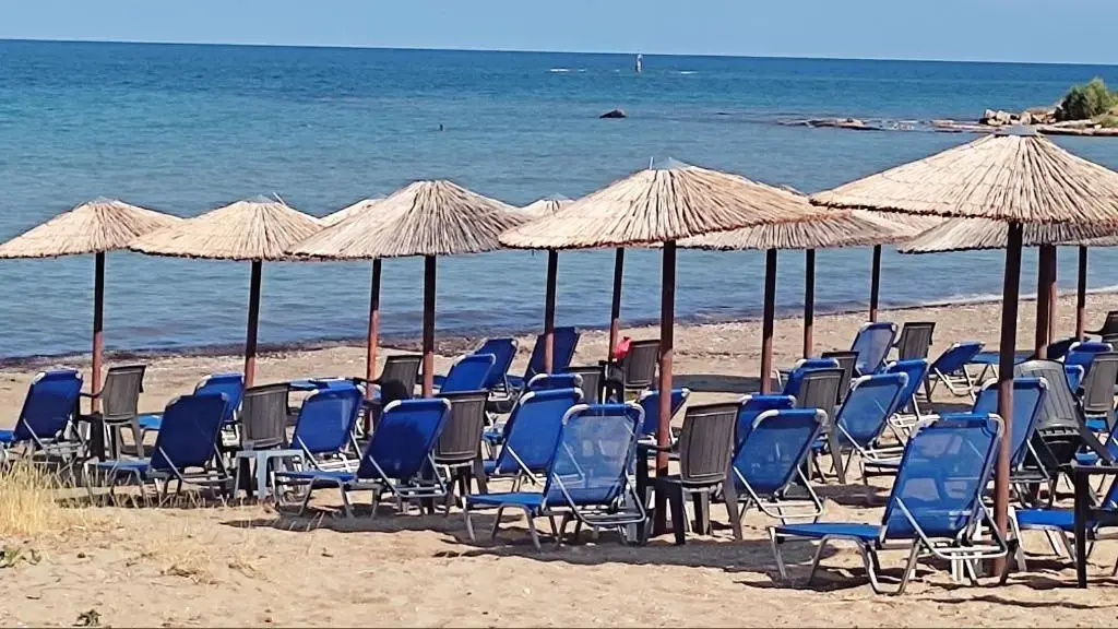 Beautiful Choice - near Athens airport - 50m from the sea - IQ+
