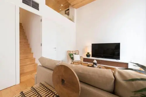 Bmyguest - Downtown Mezzanine Apartment