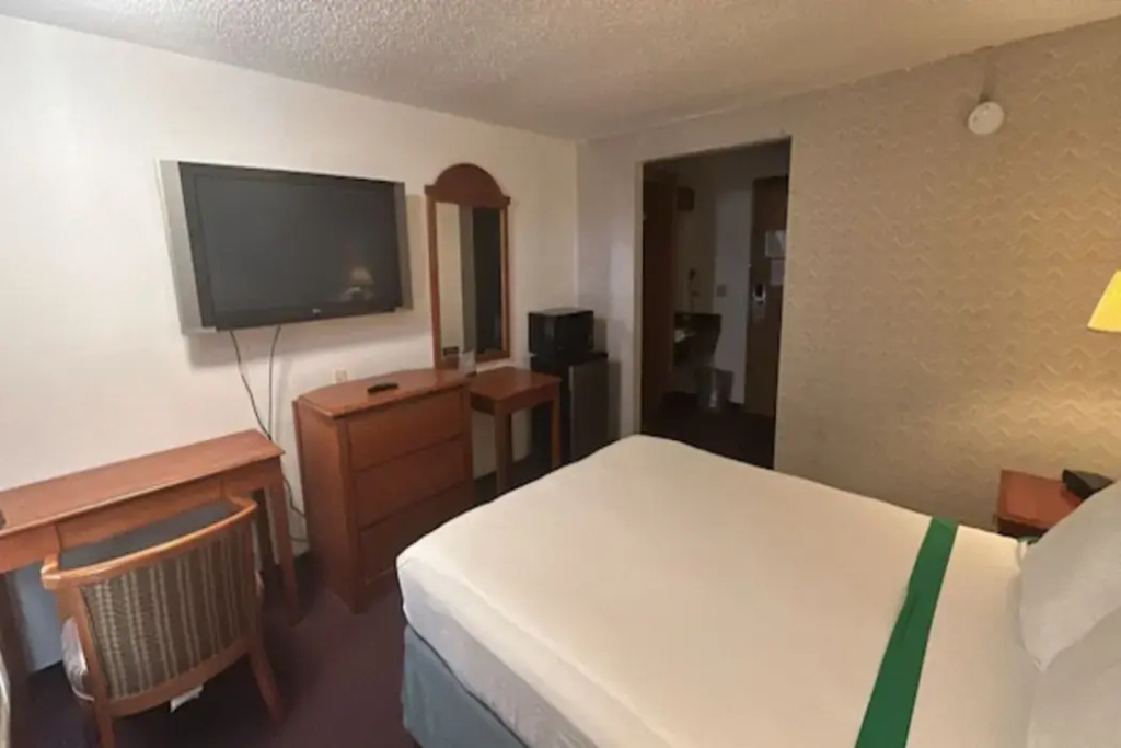 Tacoma Port Inn Fife I-5