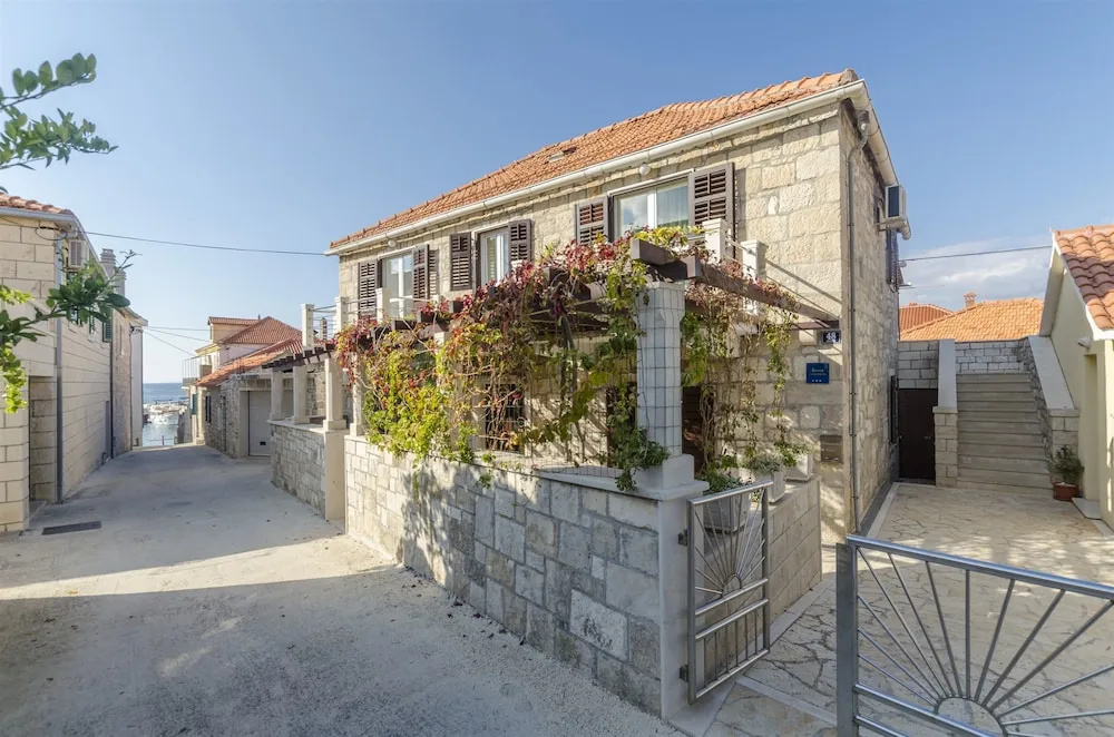 Apartments Ljiljana