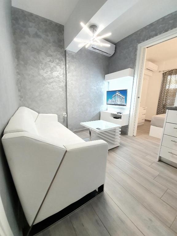 Lux apartment 13 with yard in the heart of Athens