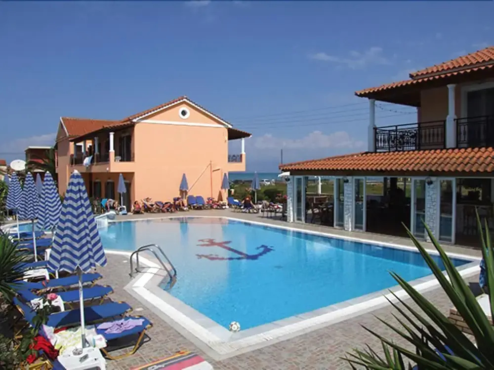 Makis Studios & Apartments