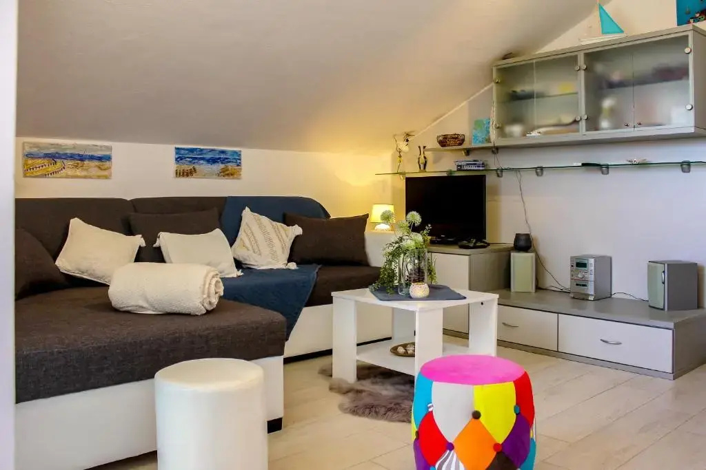 2 bedrooms appartement at Povljana 30 m away from the beach with sea view furnished balcony and wifi