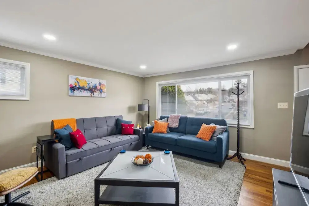 Uline Hospitality 4 Bedroom Home