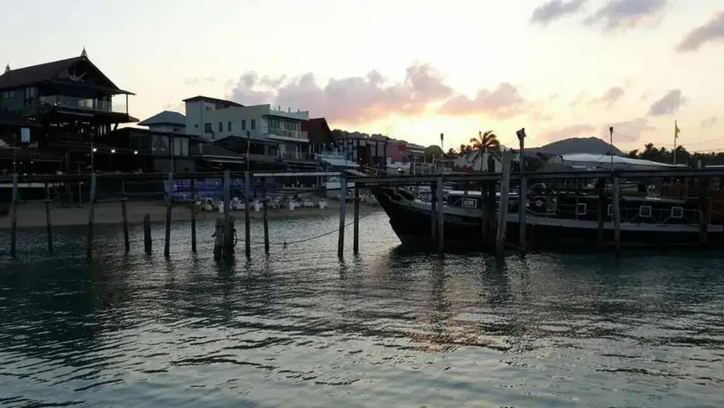 Baan Sala Lung Dam - Fisherman Village