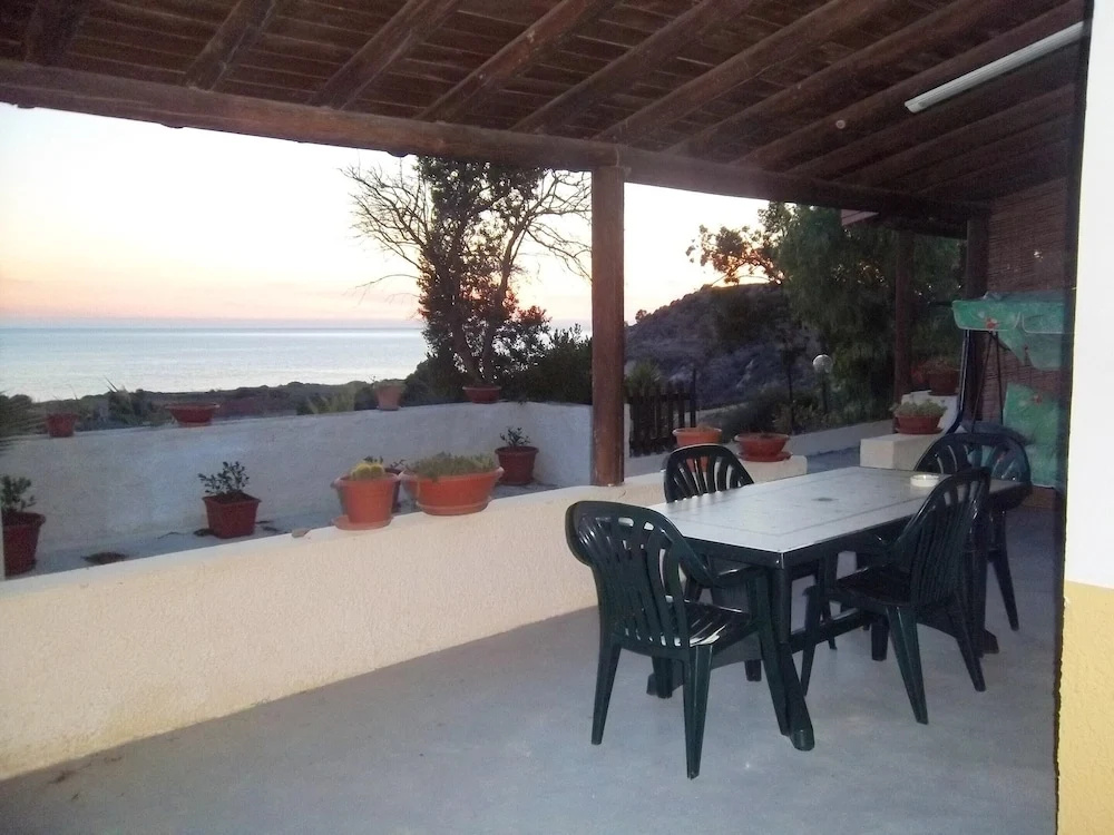 Apartment With 2 Bedrooms in Seccagrande, With Wonderful sea View, Terrace and Wifi - 900 m From the Beach