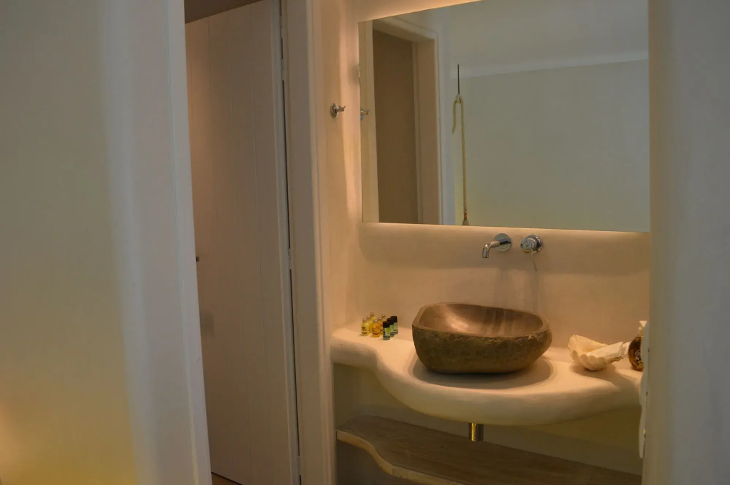 Flaskos Luxury Suites