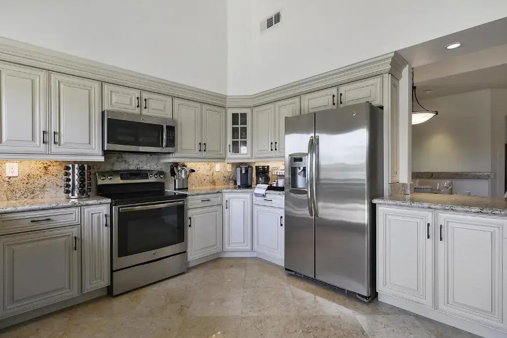 Palm Valley Full Access to Golf, Tennis, and Pickle Ball- Luxury 3 King Beds 3 Full Baths