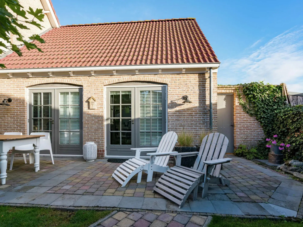 Cottage in Ovezande With Terrace
