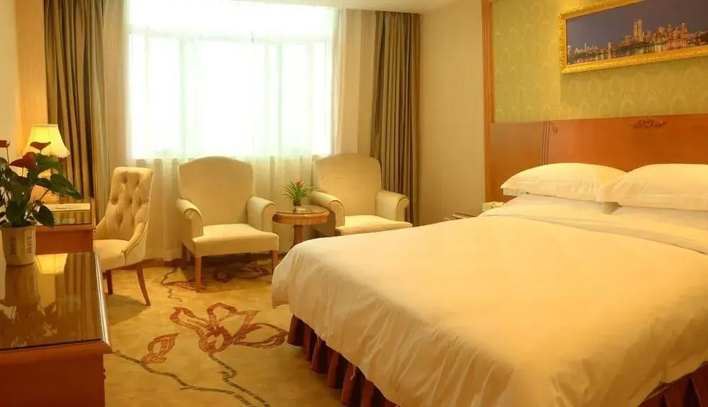 Vienna Hotel (Shenzhen Henggang & Tangkeng Metro Station)