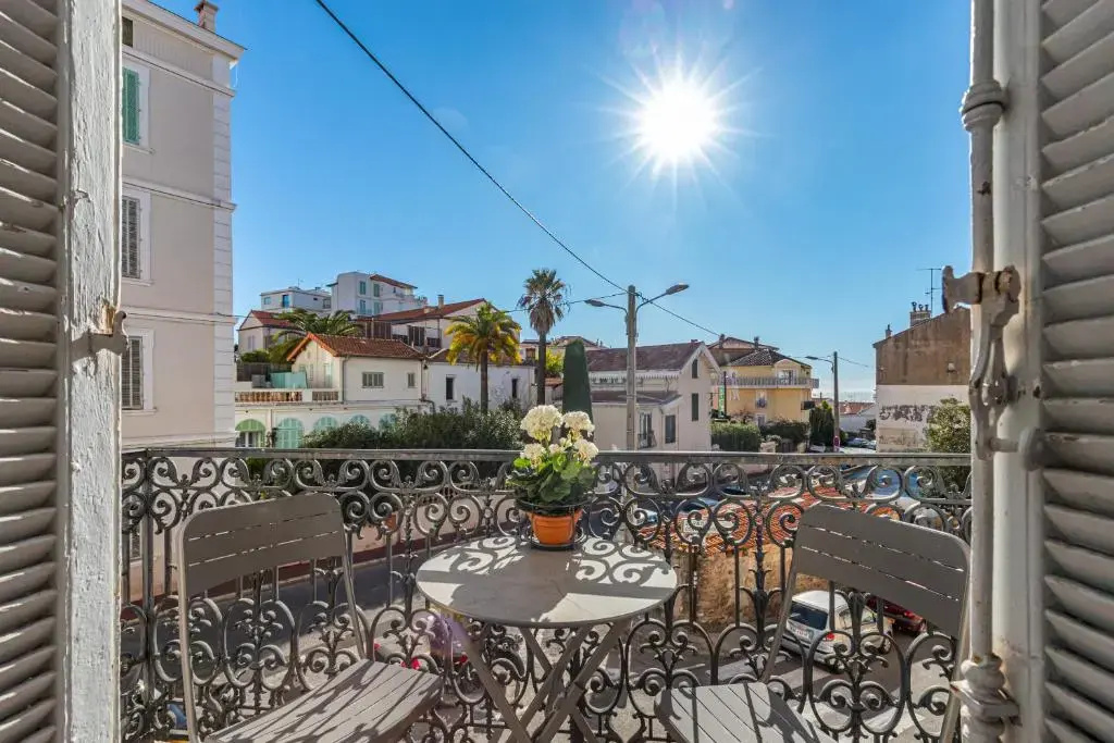 Bourgeois 3 bdrs & Large Terrace - 5mn from le Palaisdowtown