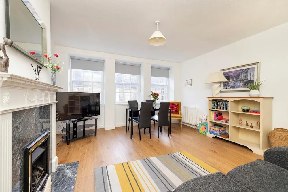 Charming City Apartment on Royal Mile