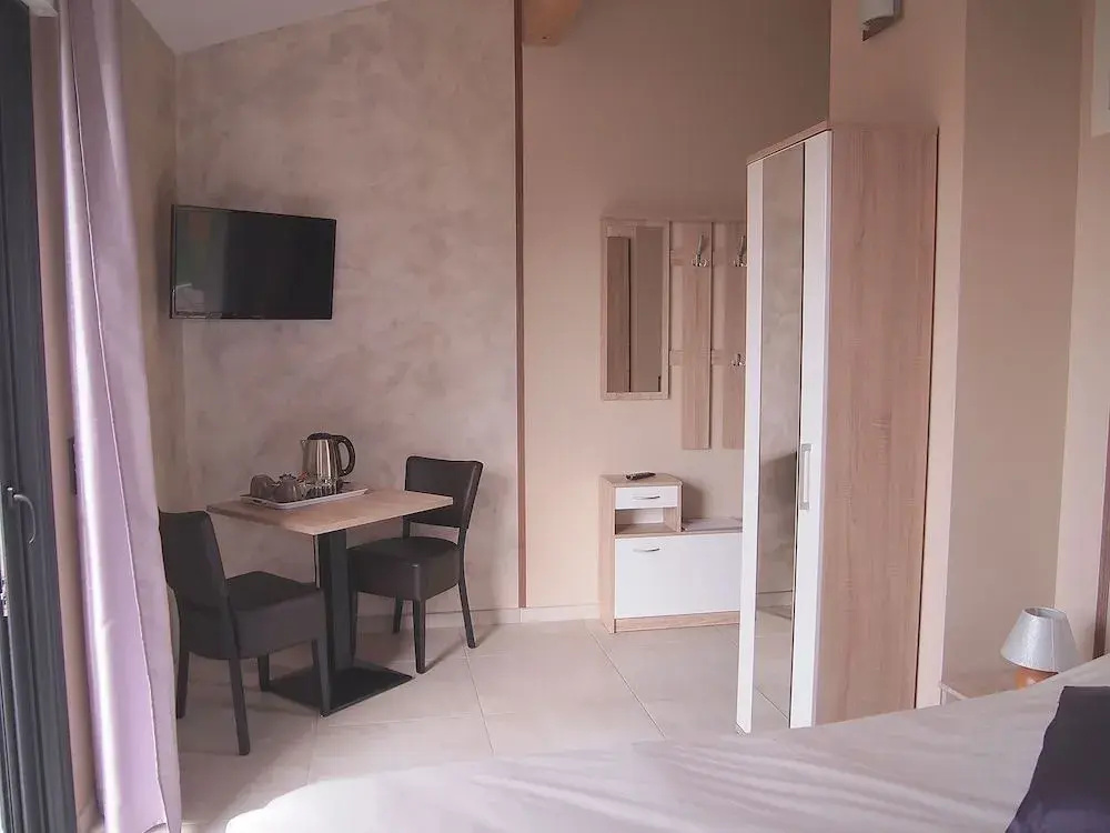 LESCALE COTE BLEUE B&B AND Spa