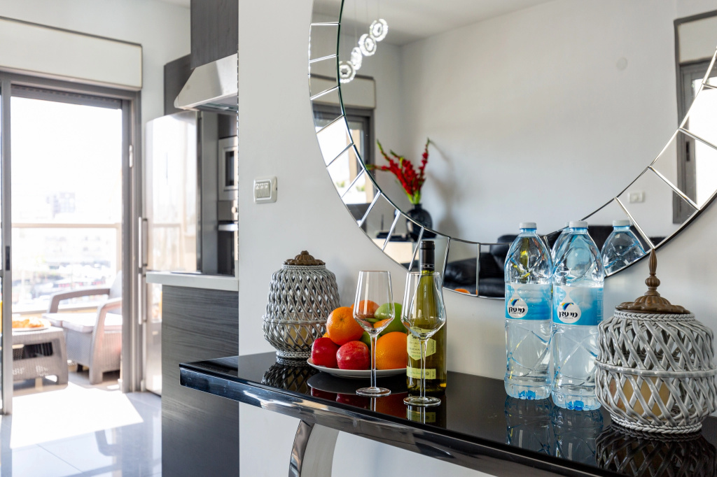 Apartment Miroir, 2BR, Tel Aviv, Kerem, Ha-Kovshim St, #TL38