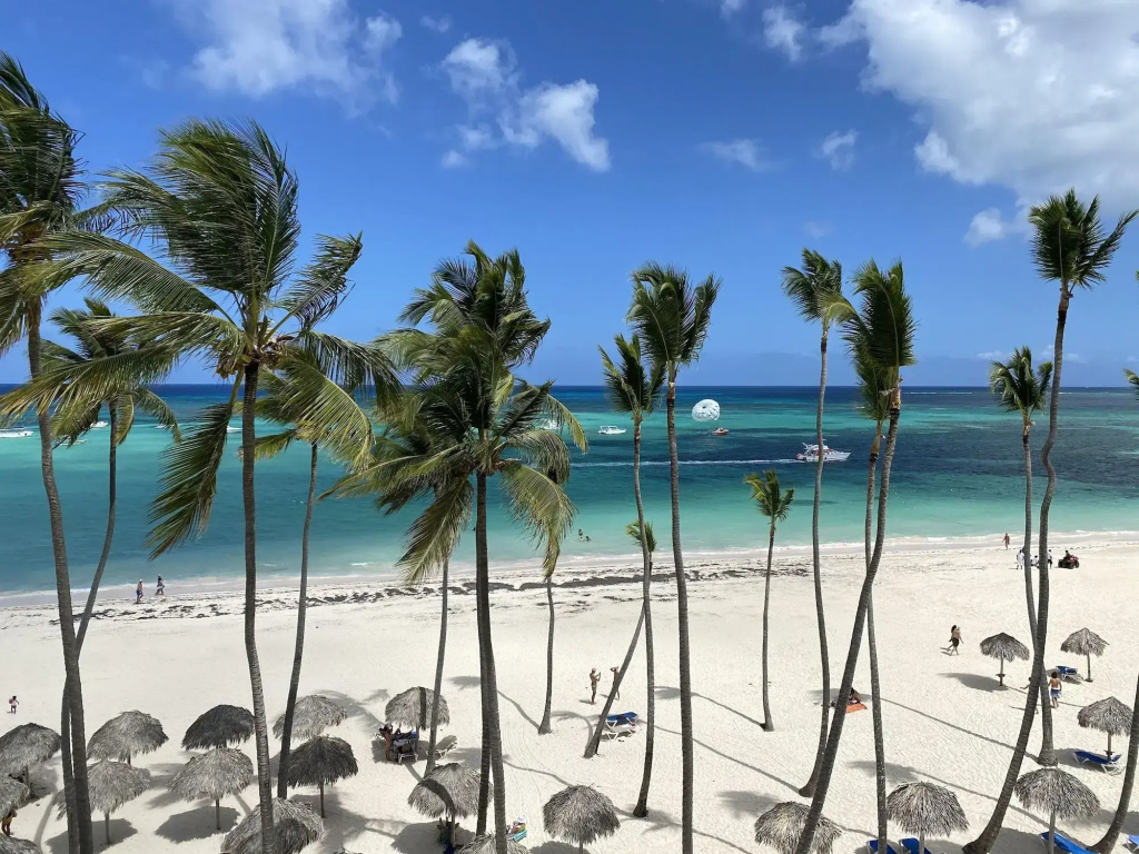 Bavaro Beach Condo-HOTEL with VILLAS & Suites WIFI BBQ Beach CLUB & SPA