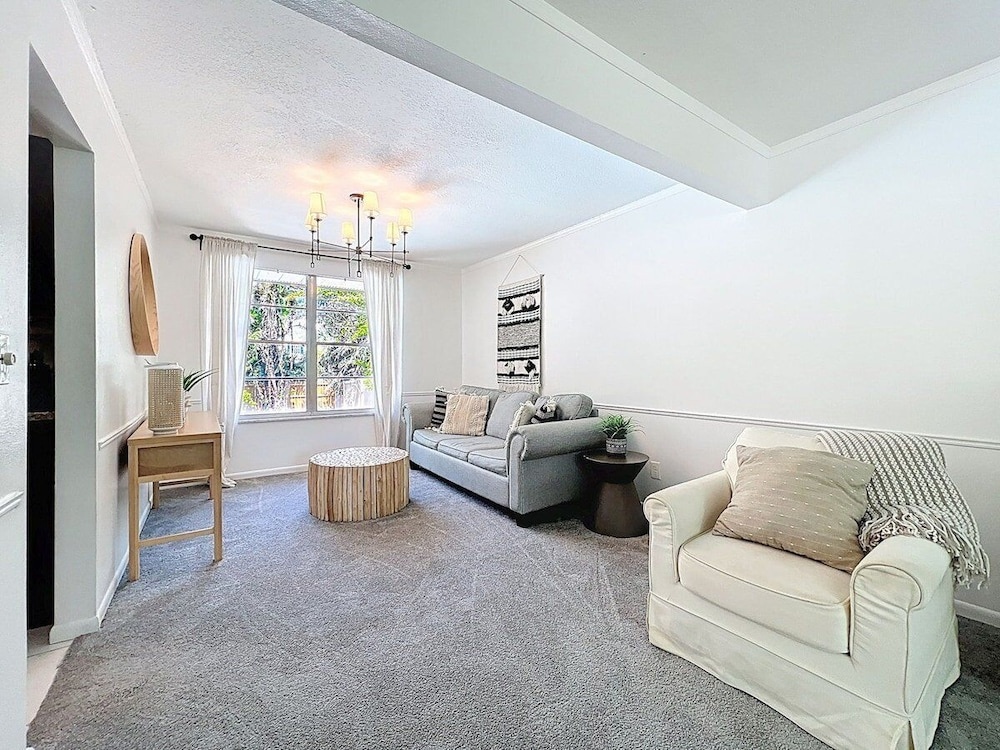 Seminole Pool House - Mins to the Beach